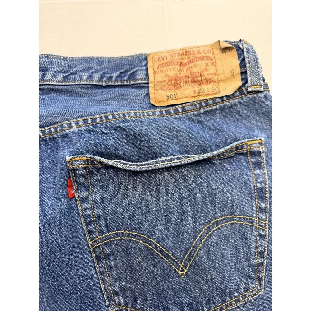 Levis 501 Jeans Mens 42x30 Blue Medium‎ Wash Straight Leg Button Fly Denim Pants